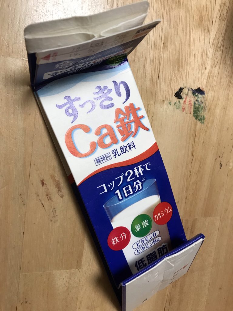 牛乳パックで椅子を作る