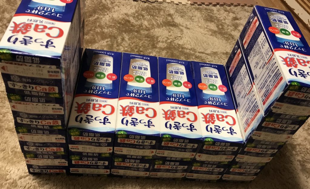 牛乳パックでイスを作る途中経過